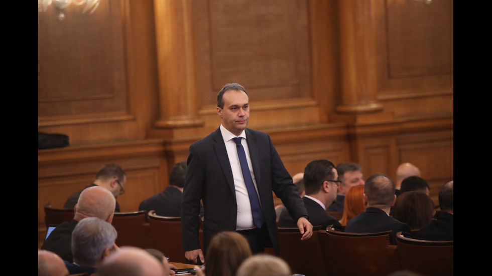 Парламентът решава дали да подкрепи проектокабинета "Габровски"