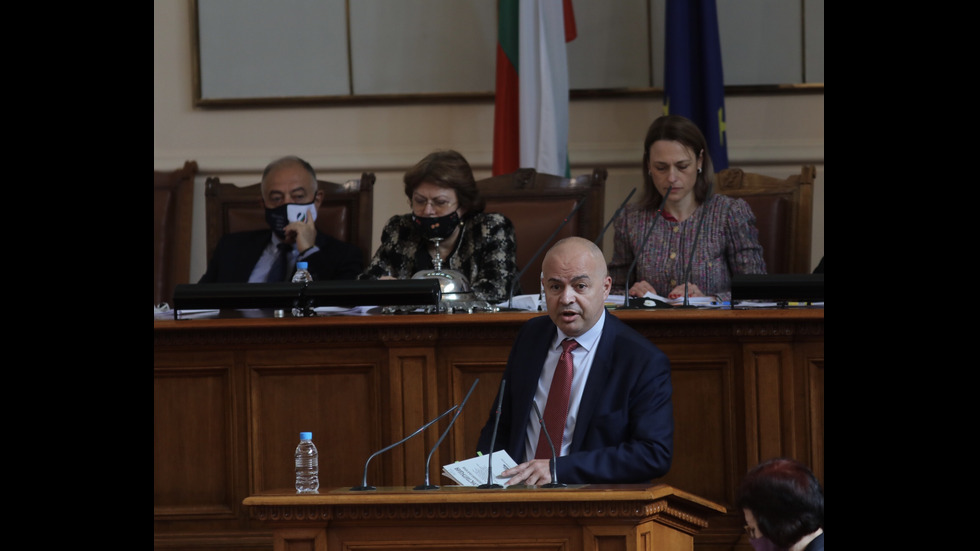 Бурни дебати в първия работен ден на новото Народно събрание