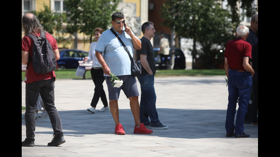 Кой дойде на поклонението на Николай Колев - Босия