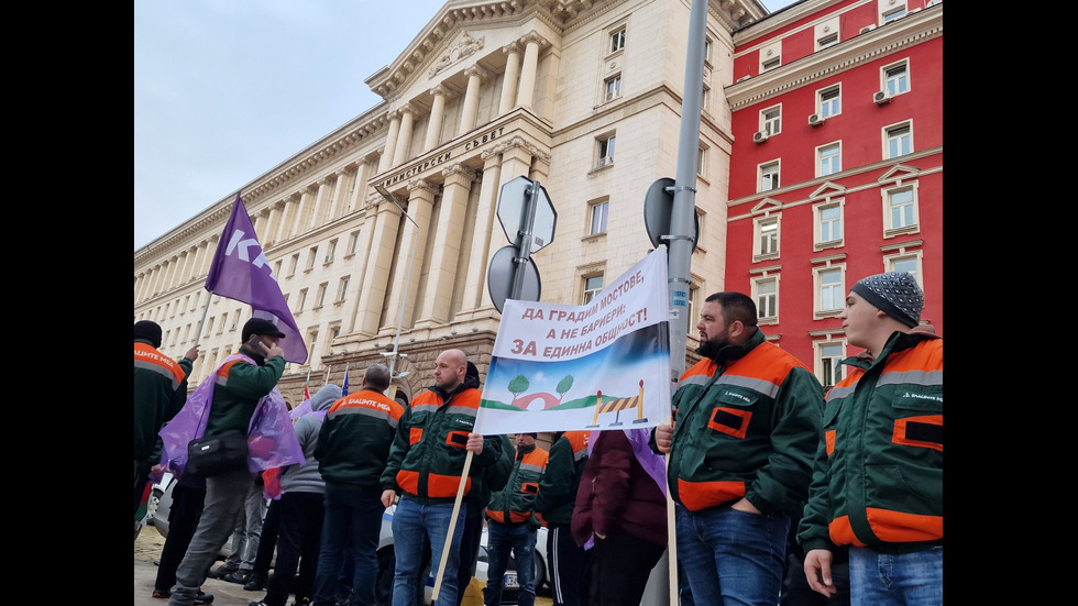 Синдикати от КНСБ и КТ „Подкрепа“ излизат на протест пред МС