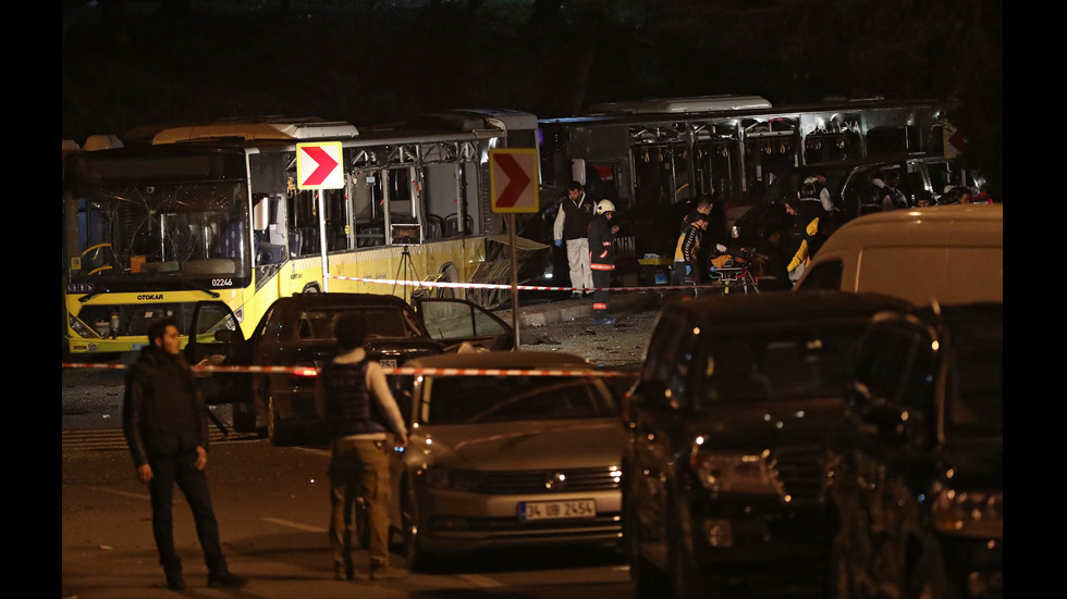 38 убити, 166 ранени и 10 арестувани след атентатите в Истанбул