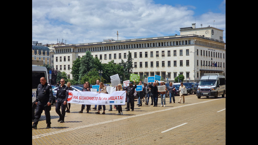 "Стоп на беззаконието на пътищата": Протест в центъра на София