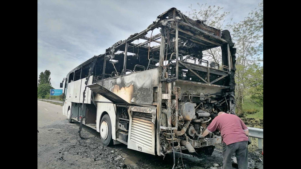 Автобус с бежанци се запали на АМ „Черно море"