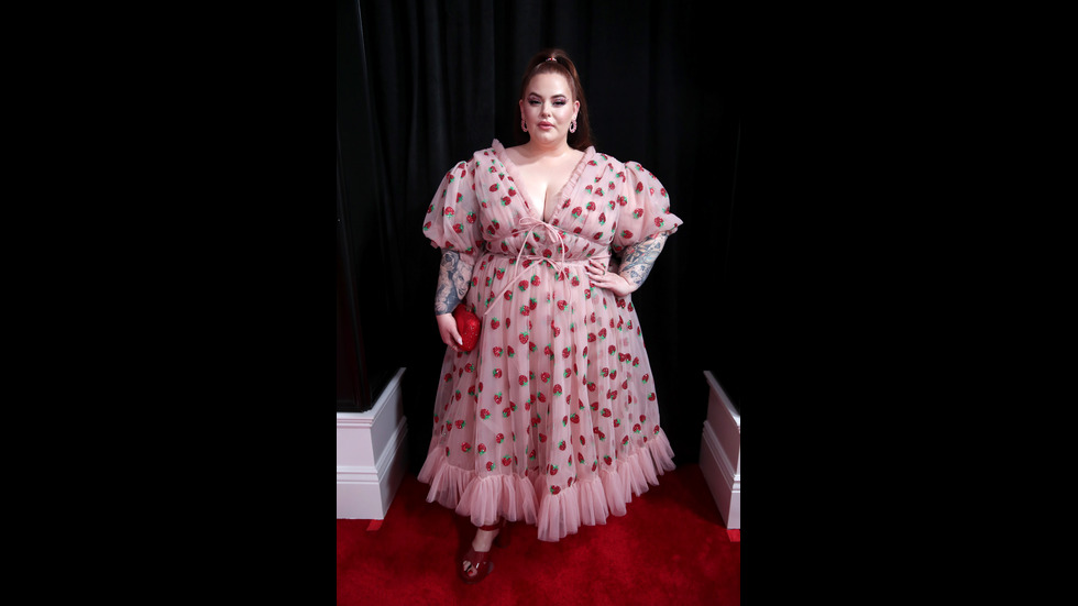 Стил и сексапил завладяха червения килим на наградите „Грами”