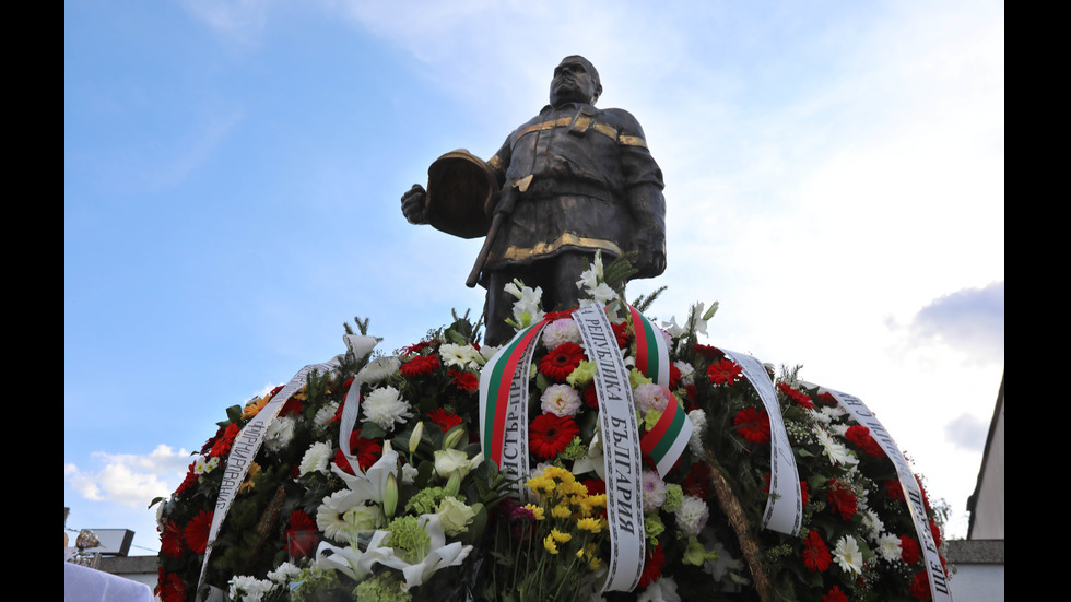 Откриха паметник на пожарникаря герой Богдан Личев