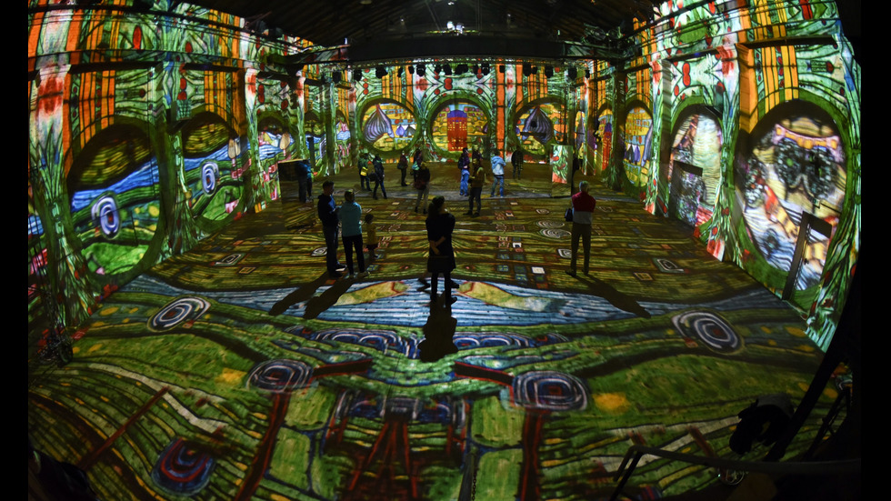 Изложбата, която те пренася в друг свят