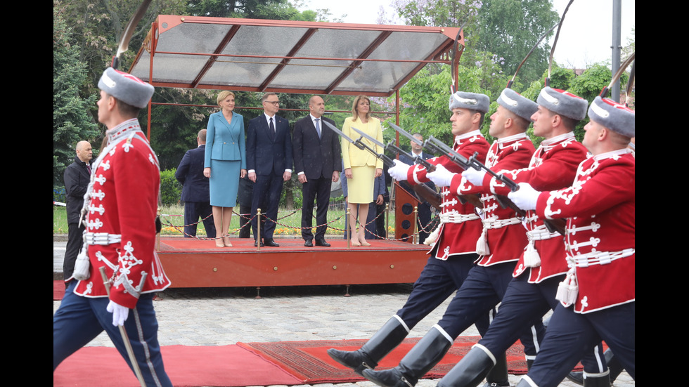 Президентът на Полша пристигна у нас