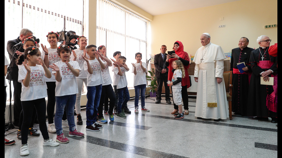 Папата в бежанския център във "Враждебна"