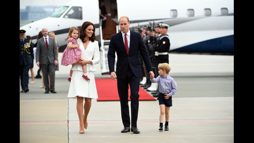 Принц Уилям и съпругата му Кейт на посещение в Полша