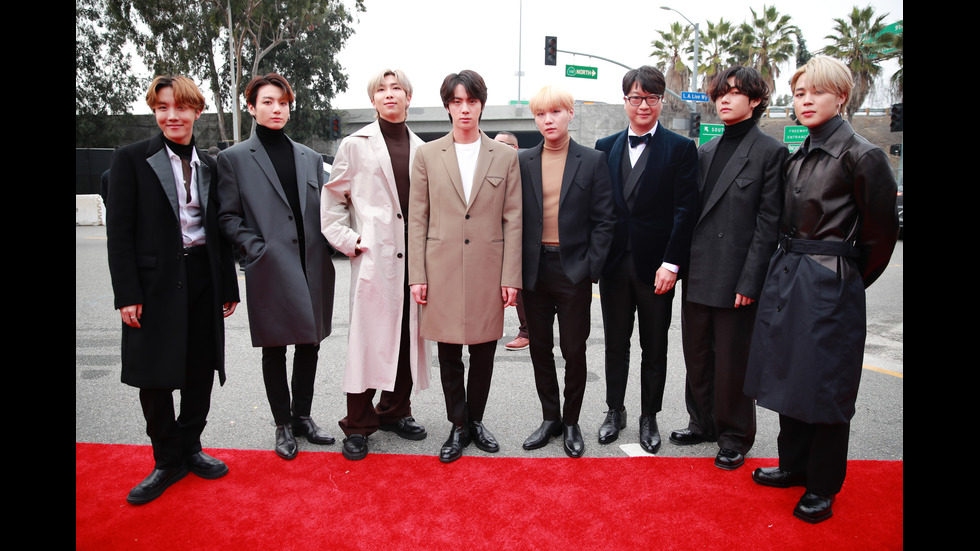 Стил и сексапил завладяха червения килим на наградите „Грами”