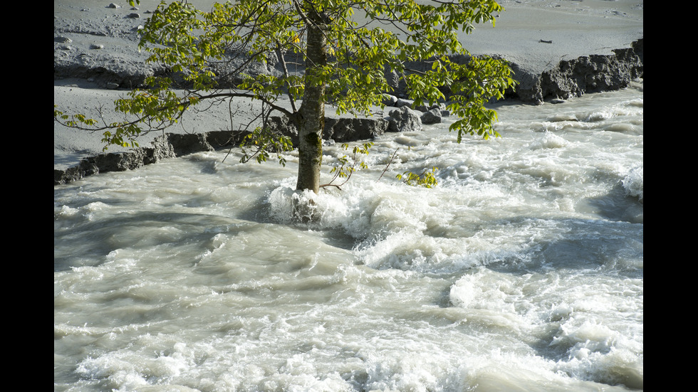 Осем души са в неизвестност след свлачище в Швейцария