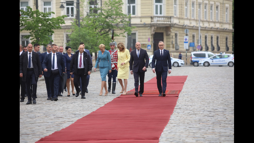 Президентът на Полша пристигна у нас