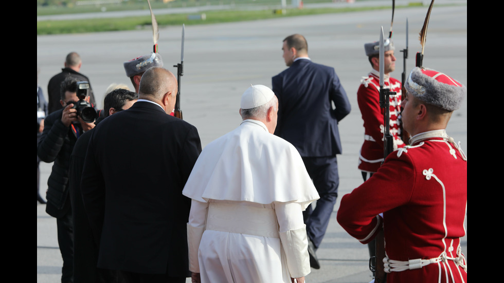 Папа Франциск отлетя за Северна Македония