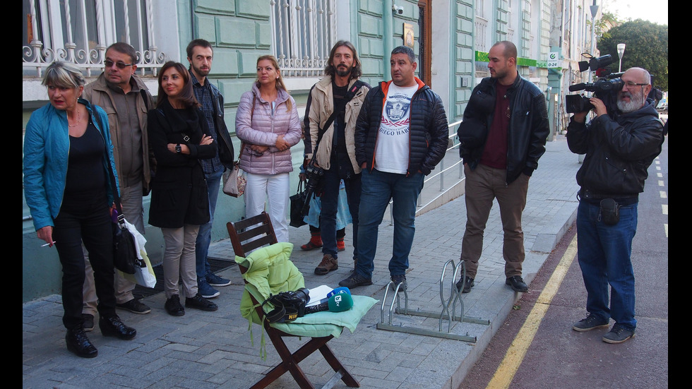 Журналисти на протест в защита на свободата на словото