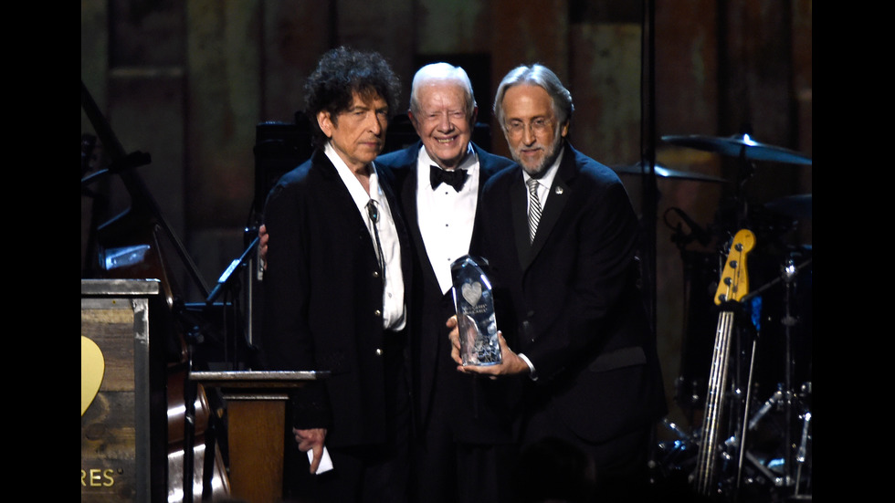 Боб Дилън с Нобел за литература