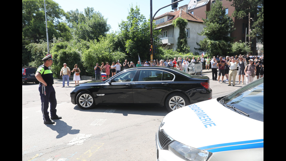 Протест пред руското посолство в София