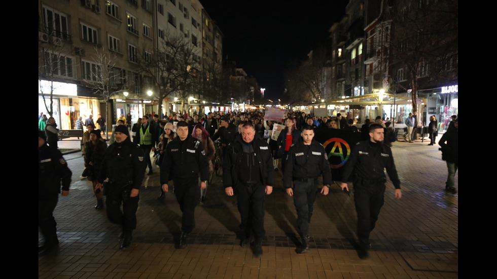 Шествие "Нито една повече" тръгна по бул. "Витоша" в София