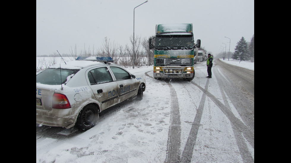 Тирове аварираха на пътя Русе-Бяла, създадоха опашки