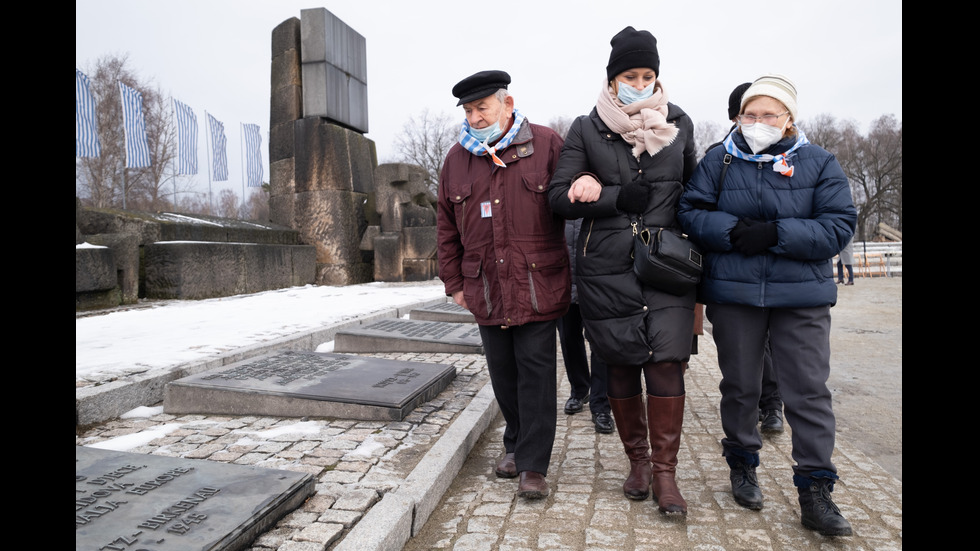 Светът почита жертвите на Холокоста