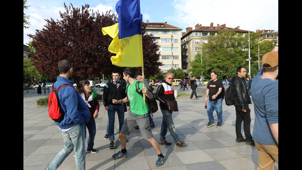 Сблъсъци белязаха протеста край Паметника на Съветската армия