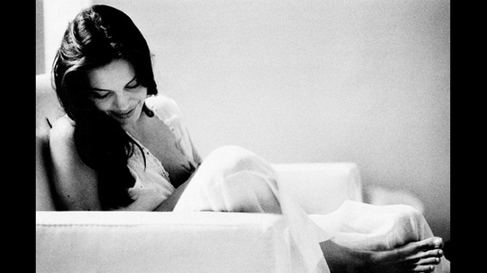 Брад Пит разпространи интимни снимки на Анджелина