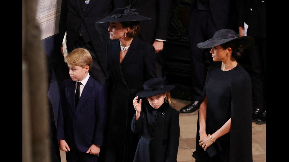 Членовете на кралското семейство на погребението на Елизабет II