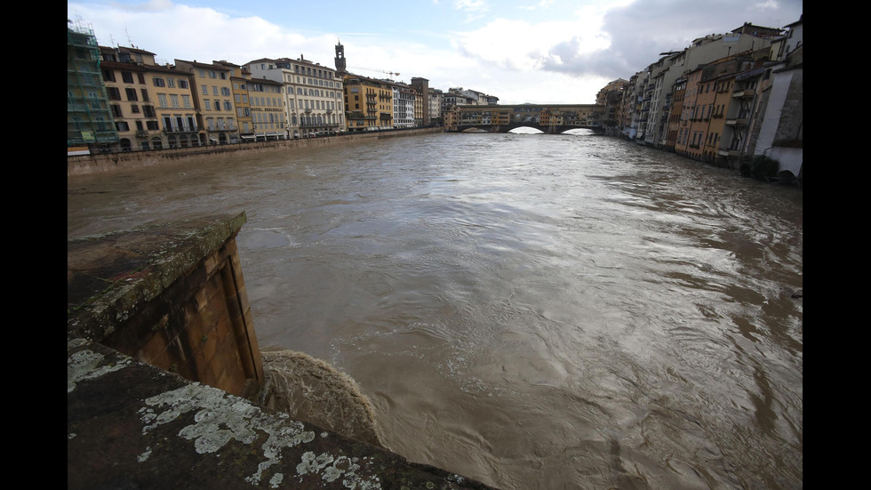 Флоренция и Пиза са заплашени от наводнения