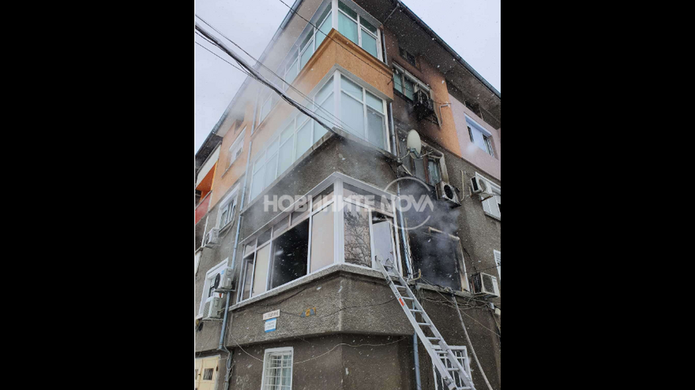 Евакуираха 12 души заради пожар в блок в Пловдив
