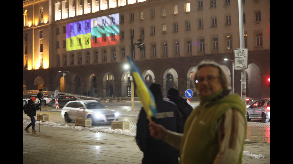 Осветиха сградата на Министерския съвет с цветовете на украинското и българското знаме