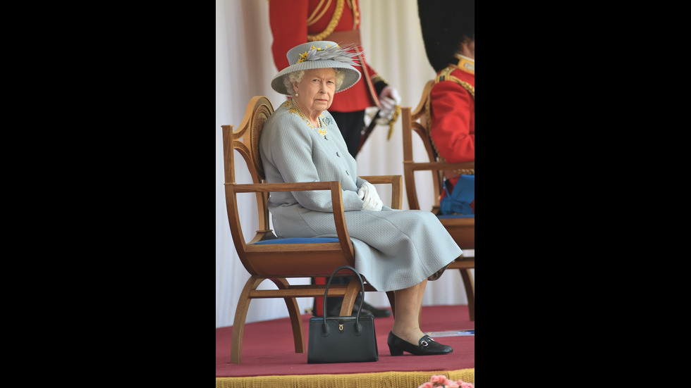 Кралица Елизабет Втора прие военния парад в чест на официалния й рожден ден