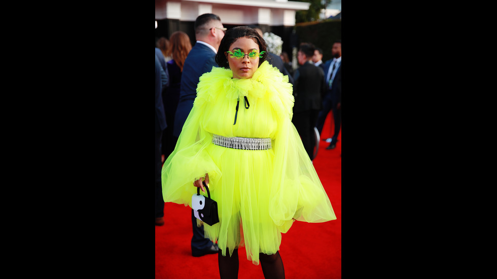 Стил и сексапил завладяха червения килим на наградите „Грами”