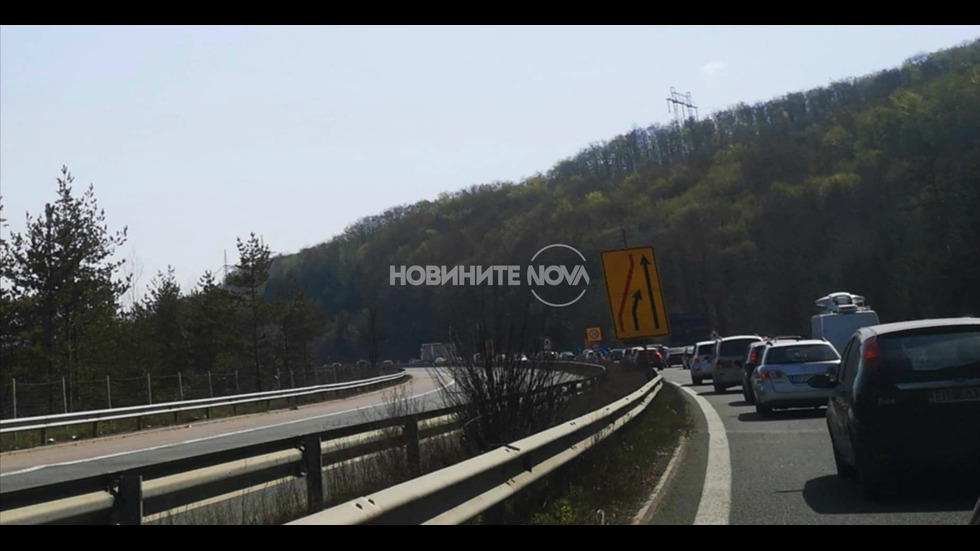 Голямо задръстване на магистрала „Хемус” и ГКПП-Кулата