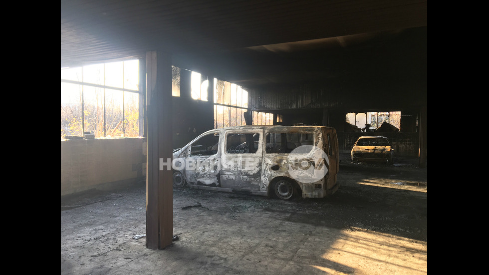 Изгоряха няколко автомобила на Николай Банев