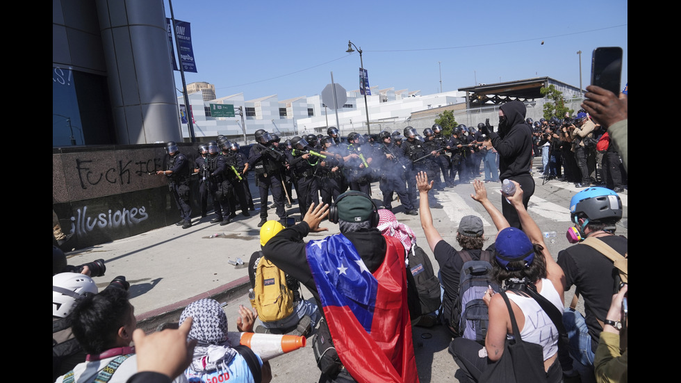 Сблъсъци между Гвардията и протестиращи в Лос Анджелис