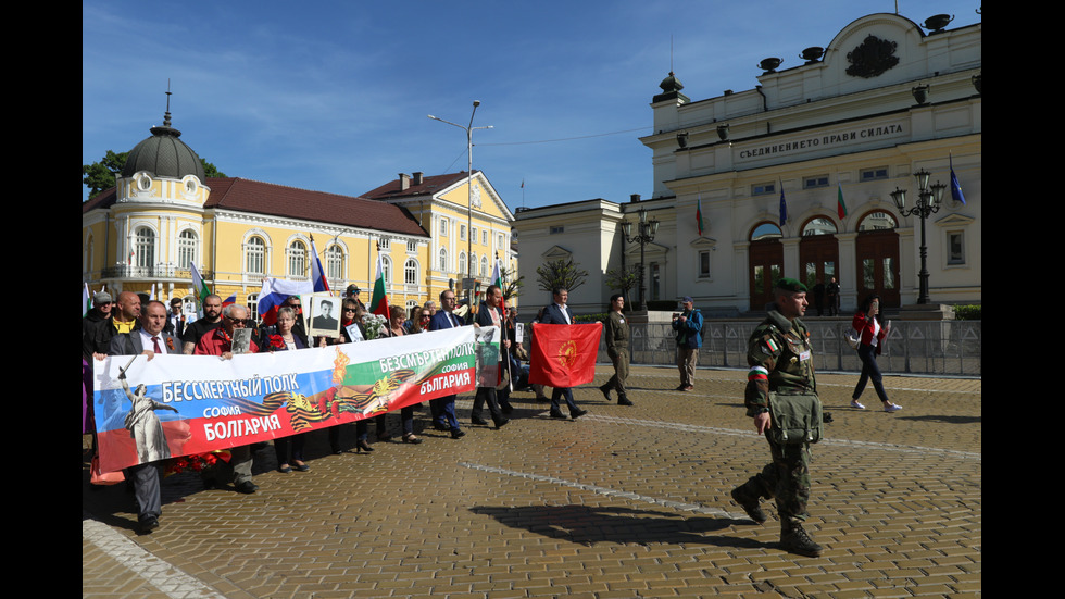 Нарисуваха украинското знаме върху Паметника на Съветската армия