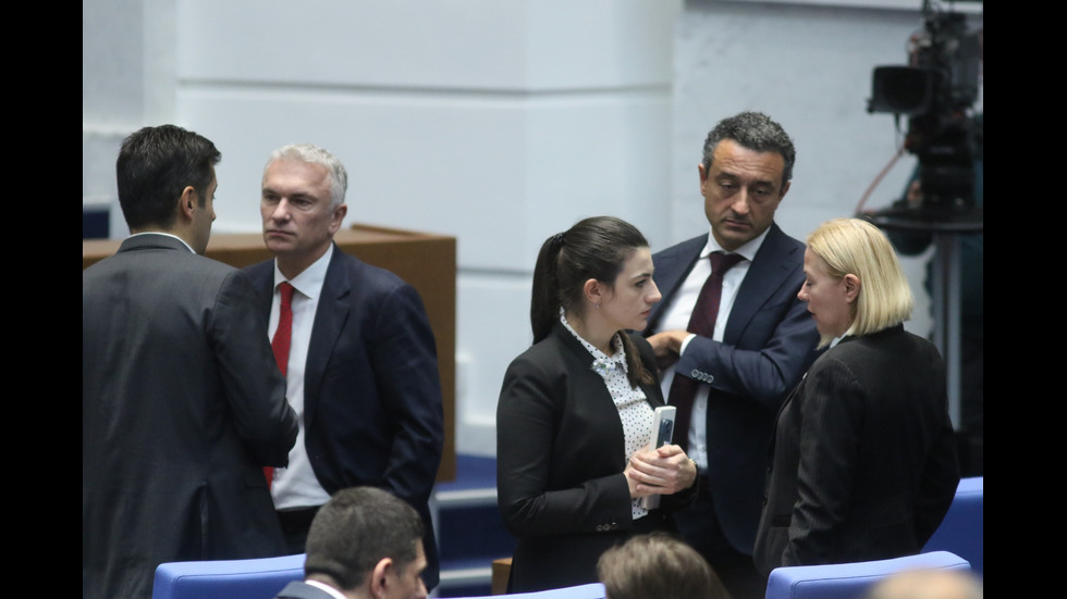 Третият опит - неуспешен: Парламентът отново е без председател