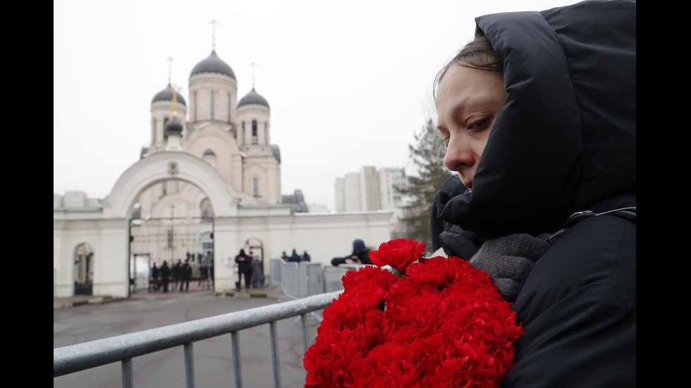 Опашки пред църквата, където ще се проведе опелото на Навални