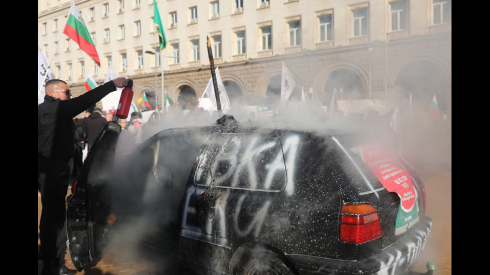 Заради референдума: "Възраждане" на протест пред Конституционния съд