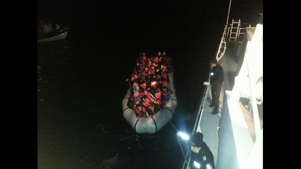 Български кораб спаси 120 мигранти в Егейско море