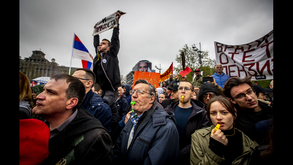 Започна многохилядният митинг срещу Вучич в Белград