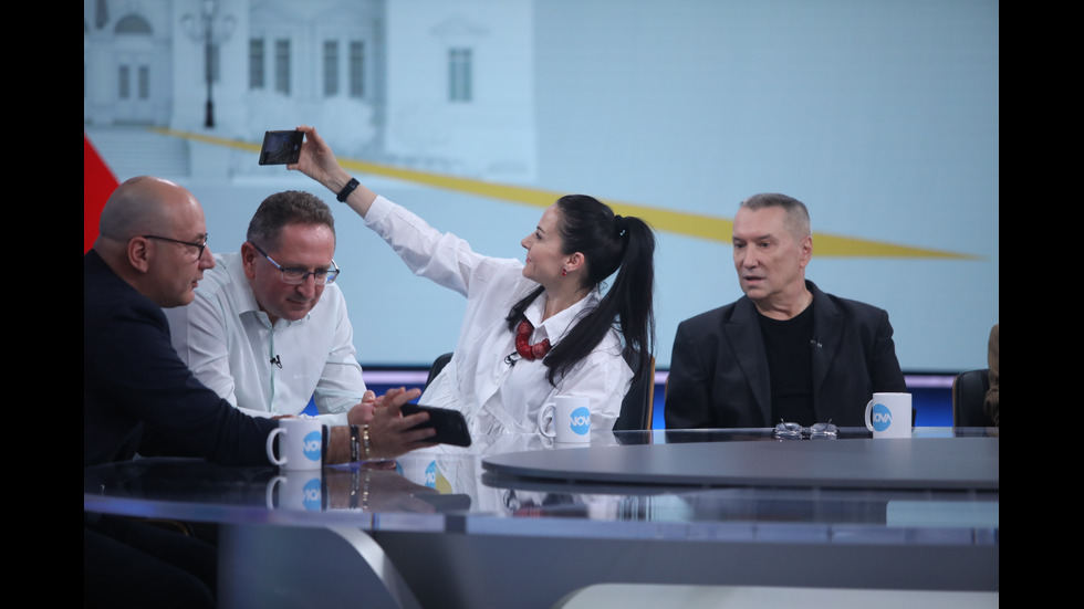 ЗАД КАДЪР: Изборният ден по NOVA В СНИМКИ