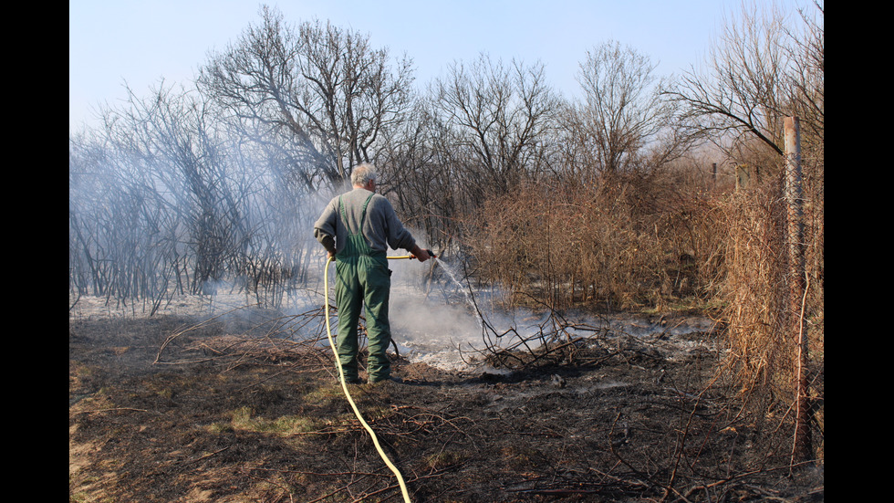 Пожар гори край Дупница, АМ „Струма” е задимена