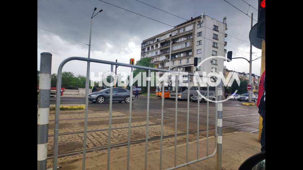 Автобус и камион се удариха на Ботевградско шосе в София