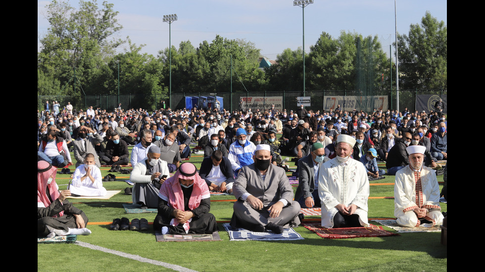 Главният мюфтия отслужи празнична молитва за Рамазан Байрам на открито