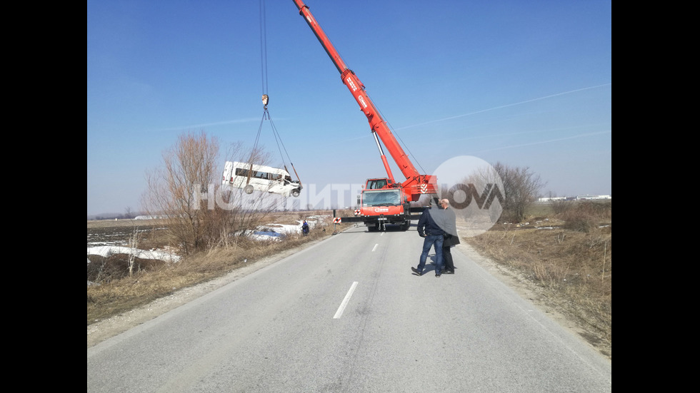 37-годишен мъж загина след сблъсък в крайпътно дърво