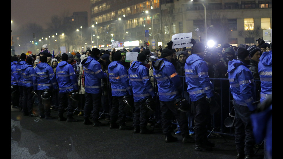 Десетки хиляди на протест в Румъния