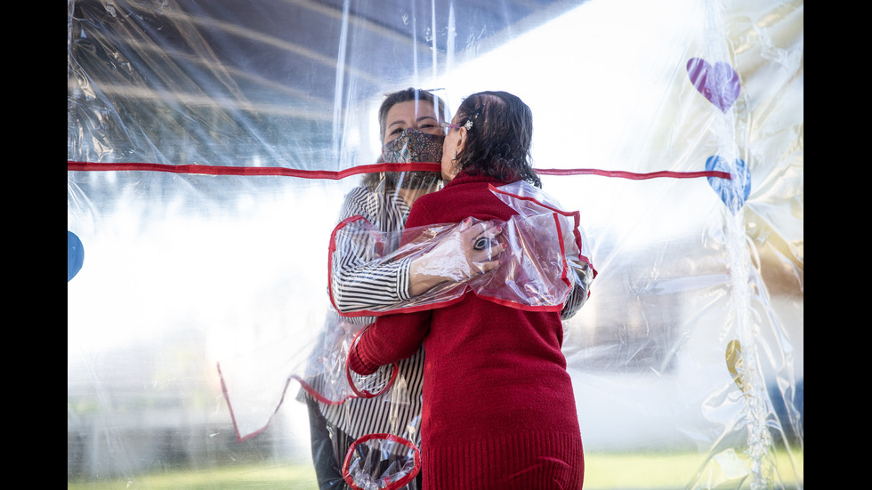 Бразилска болница построи "Тунел на прегръдките"