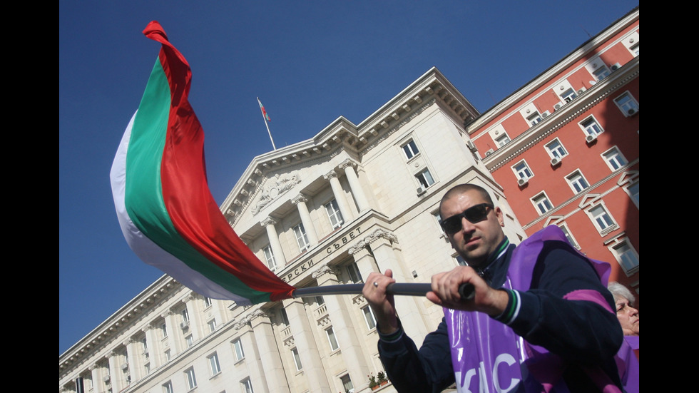 Протест за по-високи доходи: Хиляди блокираха центъра на София