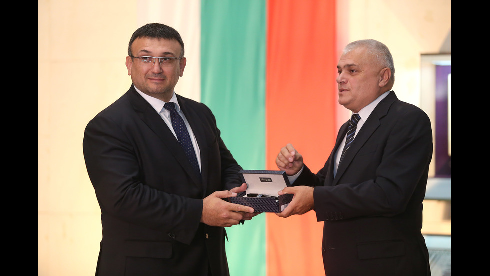 Младен Маринов пое поста на вътрешен министър на церемония в МВР