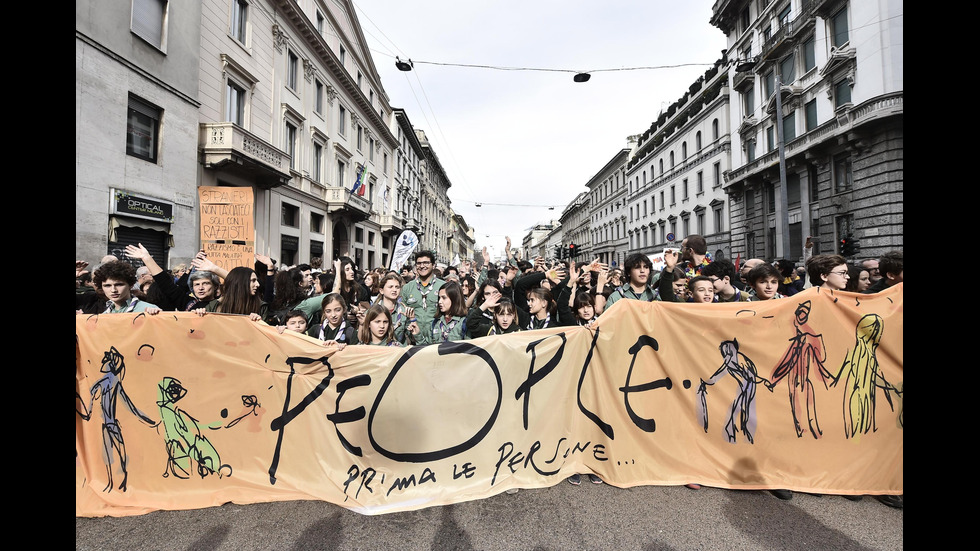 Десетки хиляди протестираха в Милано срещу расизма